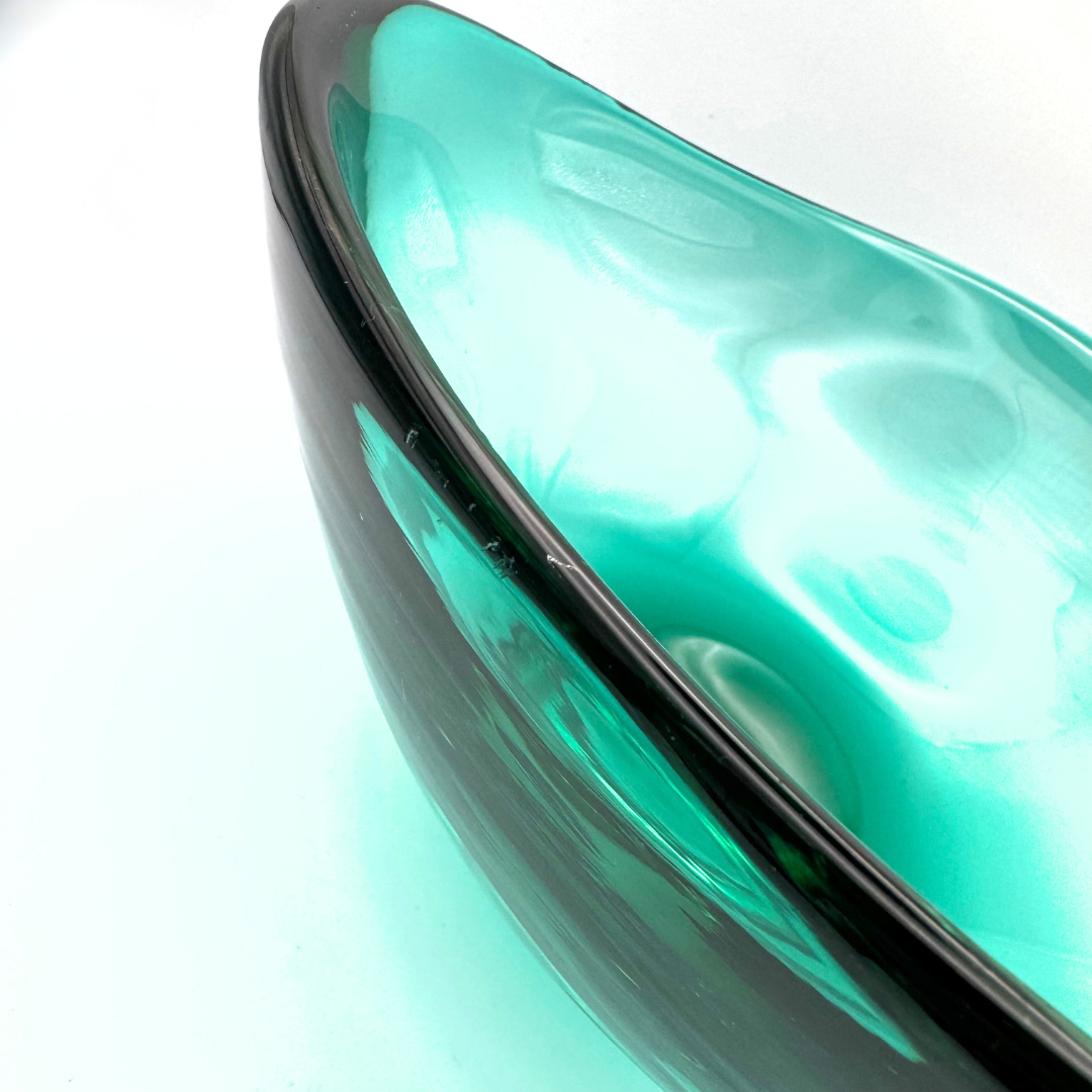 Midcentury Whitefriars #9525 Large Green Tricorn Encased Glass Fruit Bowl, Designed by Geoffrey Baxter, 1960s