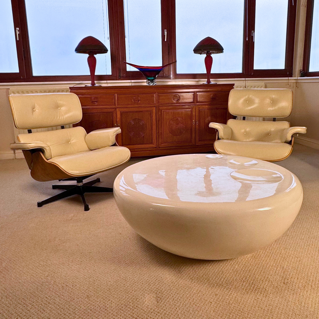 Space Age Coffee Table in the style of Eero Aarnio