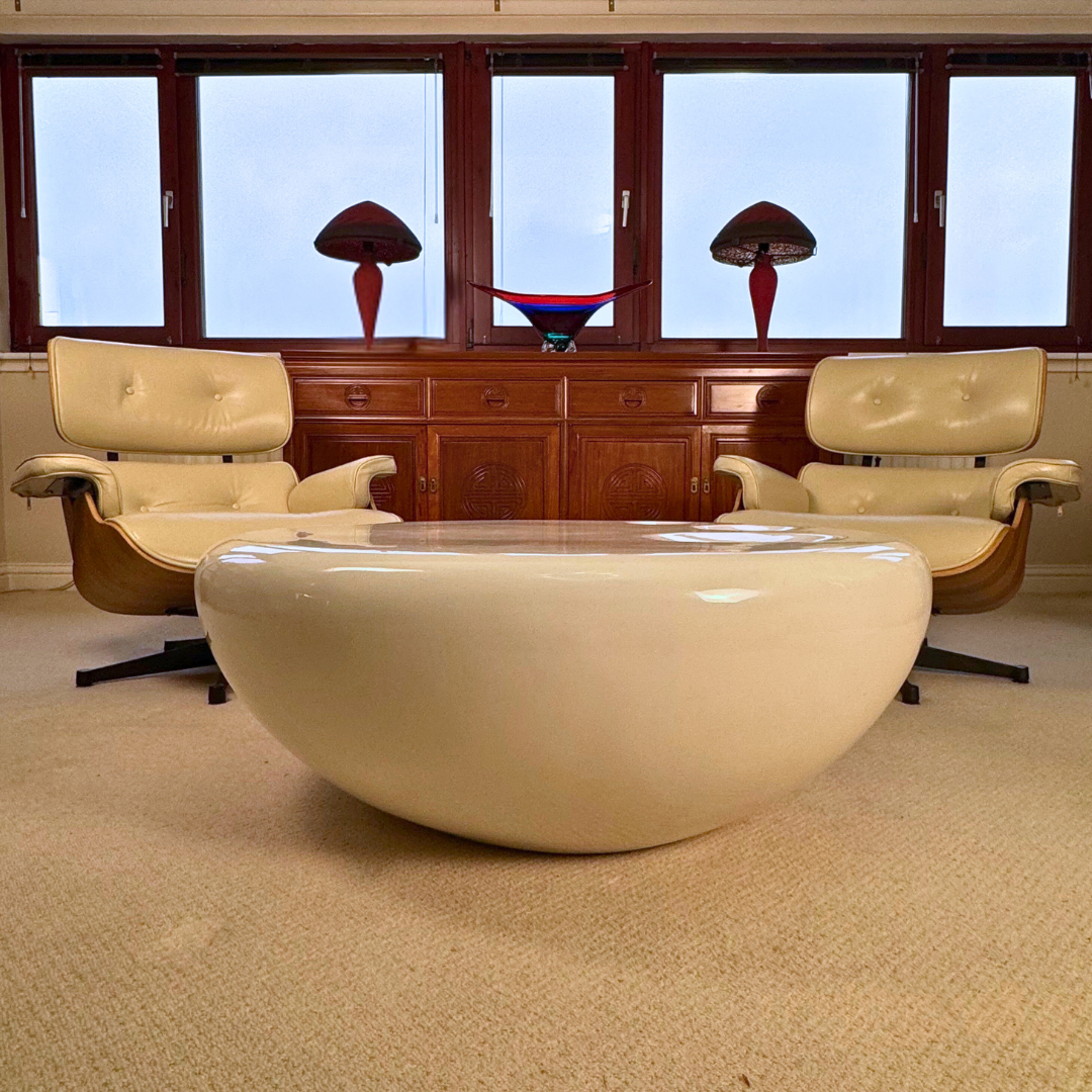 Space Age Coffee Table in the style of Eero Aarnio