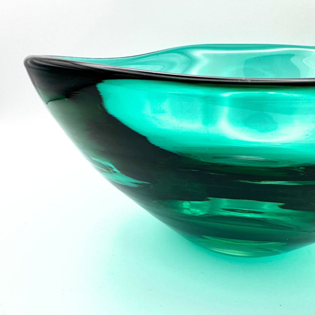 Midcentury Whitefriars #9525 Large Green Tricorn Encased Glass Fruit Bowl, Designed by Geoffrey Baxter, 1960s